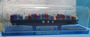 Vollrumpf-Containerschiff "CPO Trieste" 13.050 TEU  (1 St.) in Vitrine
